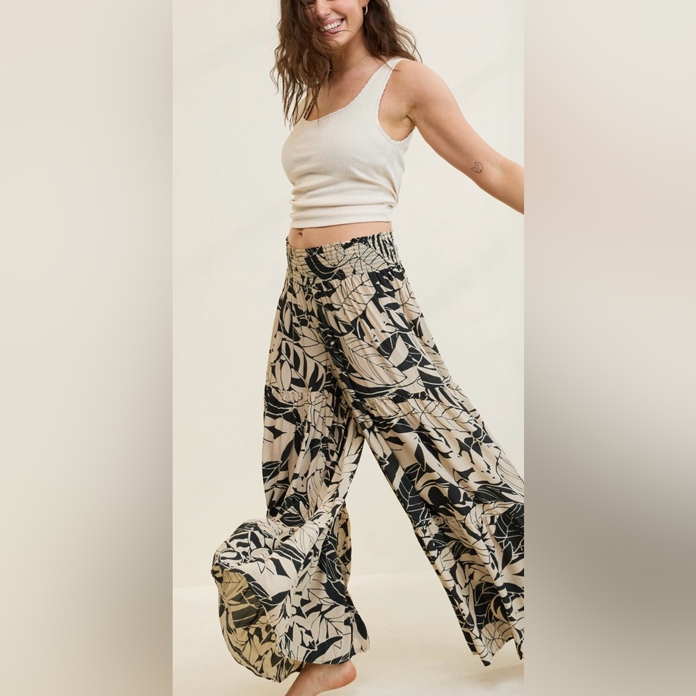 Aerie black and cream “party pants” small short